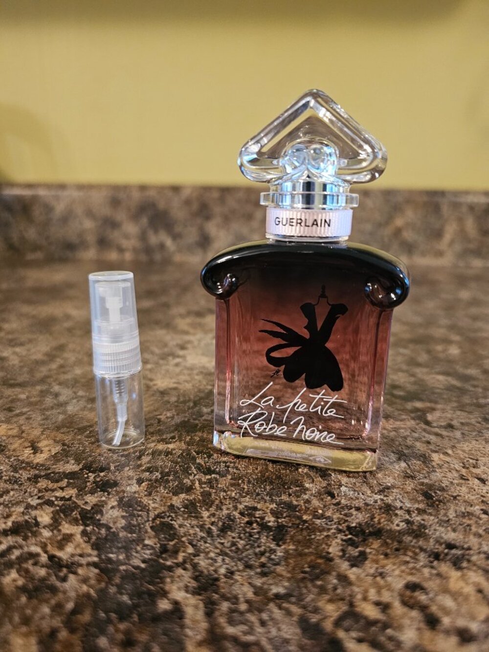 2 ML Sample LA PETITE ROBE NOIRE ROSE NOIRE by Guerlain EDP Perfume Travel Spray